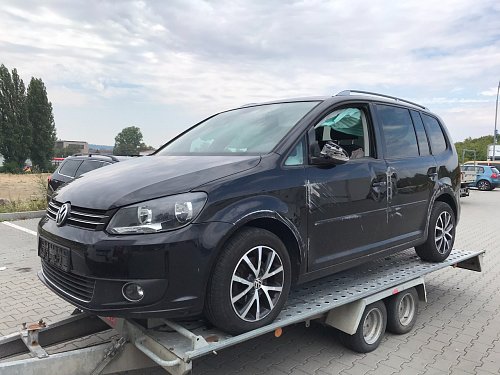 VW Touran 1,6 TDI CAY MAW náhradní díly  C9X LC9X černá barva