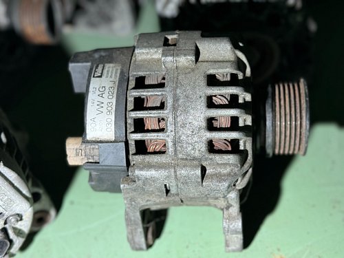 Alternátor Generátor 90A 14V VALEO SG9B013