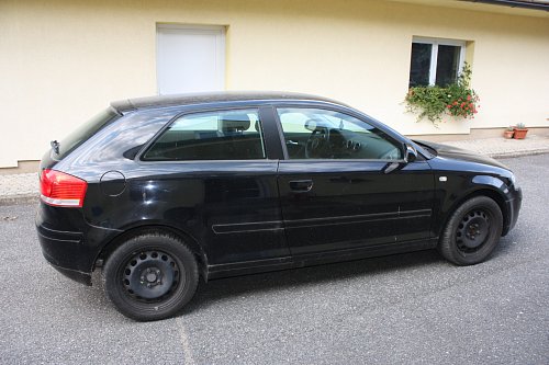 8P3 845 202 sklo dveri zelena vpravo  Audi A3 1,9 8P 2/3 DVÉŘ KAROSERIE