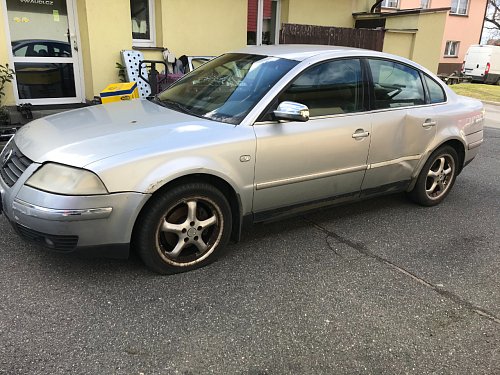 VW Passat B5,5 2001 sklo dveri vlevo vzadu zelena limuzina sedan