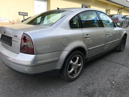 VW Passat B5,5 2001 AVF  sklo dveri vpravo vzadu zelena limuzina sedan   stahovačka okno