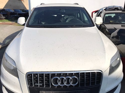 Audi Q7 4L 4L0 845 099 J NVB celni sklo s barevnym pruhem