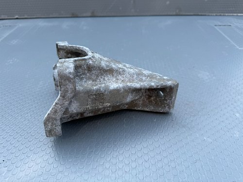 Držák/podpěra převodovky Audi A4 B5/A6 C4 vlevo