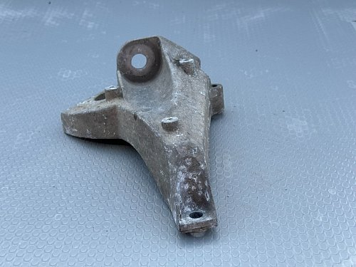 Audi A6 C5 A4 B6 levé uchycení převodovky