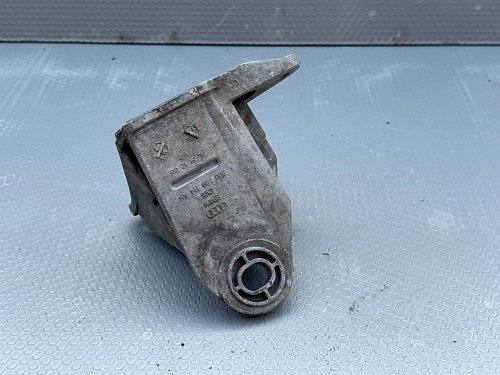 Držák PRAVÝ pro manuální převodovku Audi A6 4B0 Passat B5,5  pravý 6 rychlostní manual