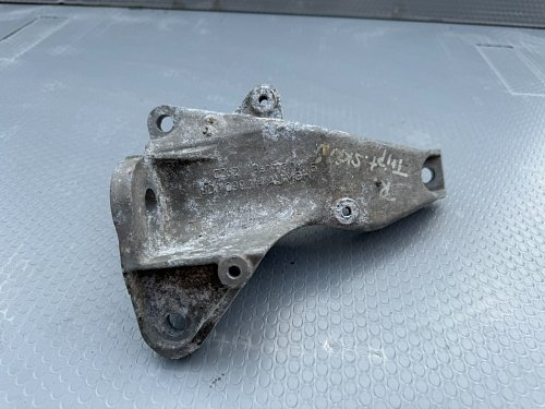 Audi A4 B5 B6 B7 8E 8H A6 4B Držák převodovky pravý