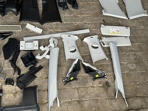 obložení sloupku A nahoře vlevo šedá VW Golf 7 5G