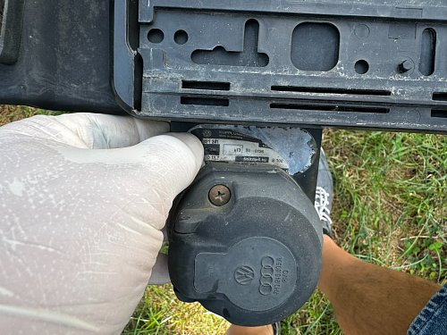 tažné zařízení koule hák VW T5 T6 Doka valník 2009  Pevné závěsné zařízení VW T5
