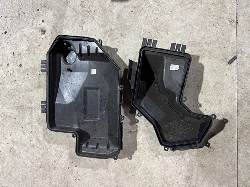 Pojistková skříňka skříně řídicí jednotky motoru Audi A6 S6 4F 4F1907355 4F1907613