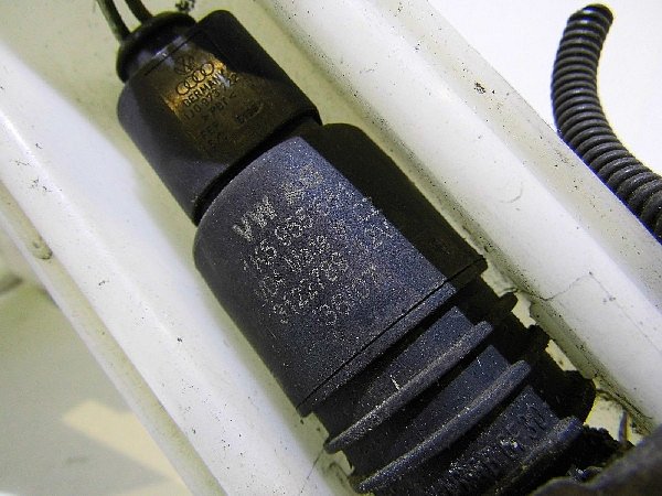 1K6 955 651  Motorek ostřikovačů skla  Passat 3C B6 06 -10  