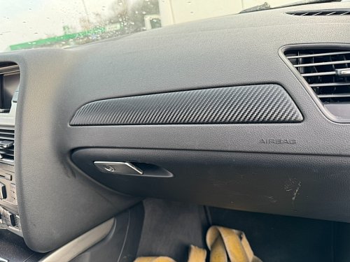 Krytka vpravo na palubní desku okrasná 05/07-04/12 . 8K1 853 190R66 flex-metalicka