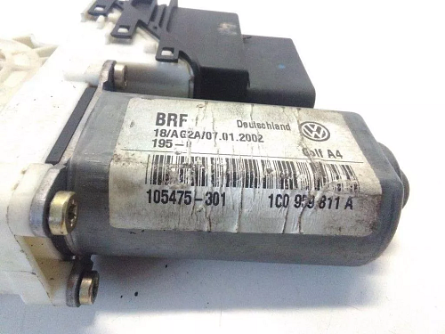 Motor zadního levého okna Golf MK4 / Bora 2001-05 1C0959811A 017
