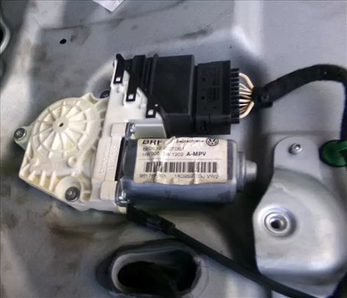 Regulátor levého zadního okna pro Volkswagen Touran 2.0 TDI 1K0 959 795 E,    1K0 959 703 J
