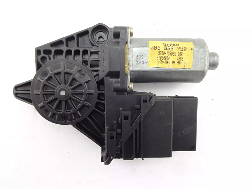 Motorek ovládání oken zadní pravý VW Passat 3B5 3B5839752A  BOSCH 0130821696