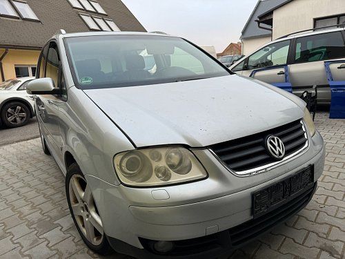 Nadoba na vodu do ostrikovacu   5,0 litru      VW Touran 1T 2004