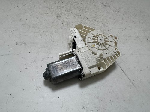 8K0 959 802 B pravý elektrický motor ovládání oken