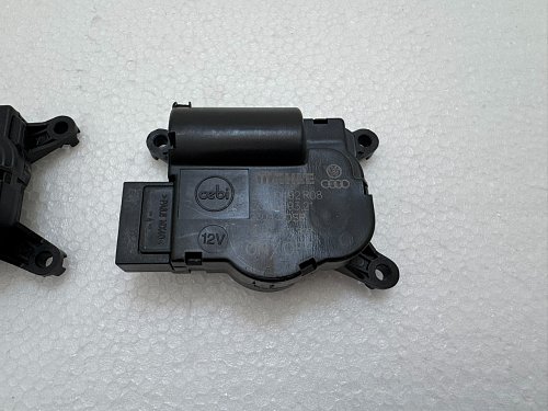 motorek klapky topení klimatizace  VW T5 T6 T6,1  Mahle  524104492R08 MAHLE 30.93693.21 NEW PART