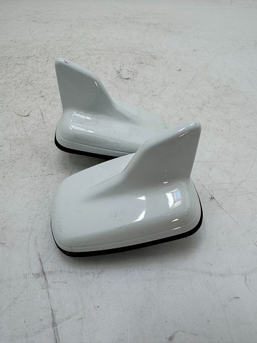 4N0035503BKC9A střešní anténa s navigací Shark Fin, originál Audi BÍLÁ BARVA LC9A  PURE WHITE