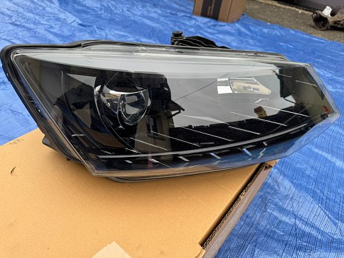 Světlomet pravý přední Škoda Fabia 3 III. 2017 H7 LED