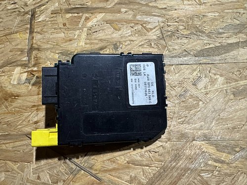 elektronický modul pro přepínače pod volantem  Audi  A3 8P