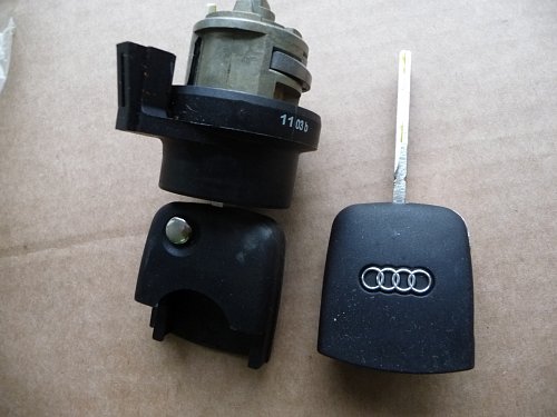 8E0 905 855 C /  107 905 855 CF   AUDI TT Coupe Roadster TTS 8N vlozka zamku pro spinaci skrinku se snimaci civkou
