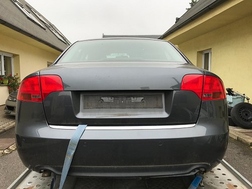8E5 807 303 A  Audi A4 B7 8E  Kryt nárazníku pro vozy s parkovacím asistentem  limuzina   08/04-06/08 GRU zakladovane
