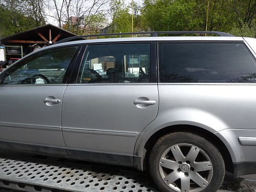 VW Passat B5,5 SKLO 3B9 845 297 AK okno bocni vlevo zelena 3B9 853 345 +  lista ozdobna vlevo dole  Combi 4ZB  04/02-06/05 7Z7 hlinik-leskly