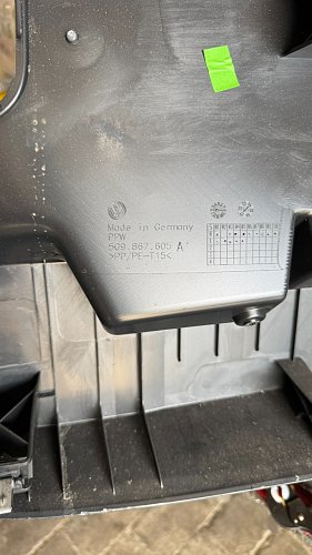 VW GOLF 7 VII kombi  ZADNÍ VÍKO VNITŘNÍ OBLOŽENÍM 5G9867605A82V