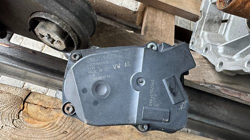 EGR ventil recirkulace výfukových plynů pro Audi A4 B7 A6 C6 2.0 TDI VW