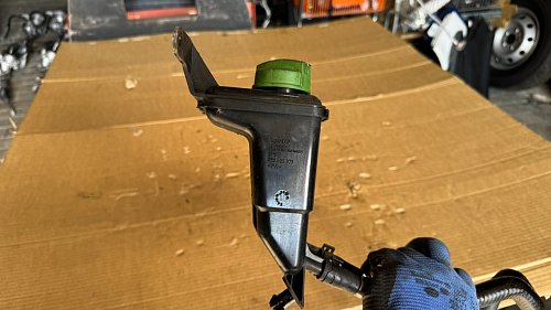 expanzní nádržka servo   Audi A4 Avant 2.0 T FSI quattro