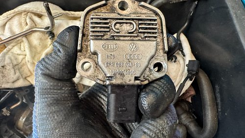 Snímač hladiny oleje v motoru pro VW Golf Passat Audi A4 A6