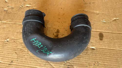 HADICE PŘÍVODU VZDUCH  vhodná pro AUDI A3, ŠKODA OCTAVIA, VW CADDY EOS