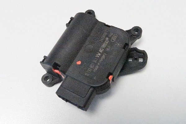 1K0 907 511B   VW GOLF 5 A3 8P Servomotor nastavovací klapky topení / klimatizace 