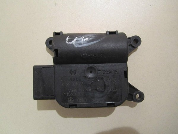 0 132 801 358  4F0 820 511  Audi A6 4F C6Servomotor motorek nastavení klapky topení / klimatizace 