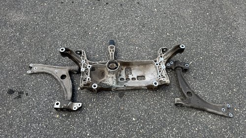 pravé  RAMENO VW Sharan 7N přední náprava Alhambra 7N0