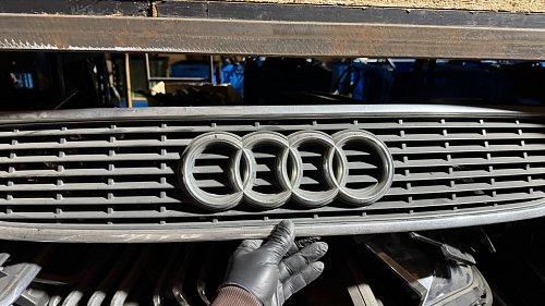Maska přední Grill mřížka nárazníku Audi A8 4D