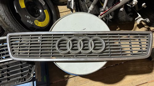 Přední maska  ​​chladiče Audi A8 D2