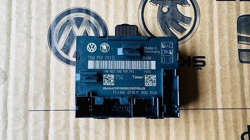 7N0959793D Řídící jednotka dveří/Modul Škoda Yeti (5L) 2011