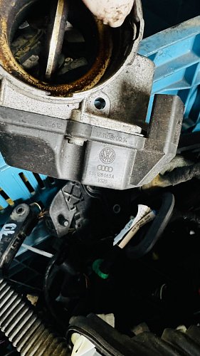 03G 128 063 A V320   Škrící klapka VW AUDI Těleso hrdlo sání