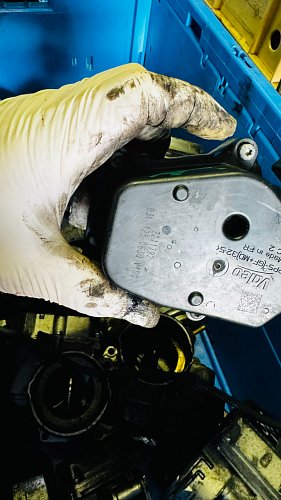 03L 128 063 Q V100 7211792   Škrtící klapka VW AUDI Těleso hrdlo sání