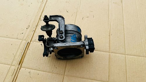 VW GOLF MK3 / CORRADO VR6 ABV AAA SACÍ KLAPKA AKCELERATORU TĚLESO ŠKRTICÍ KLAPKY 021133061A