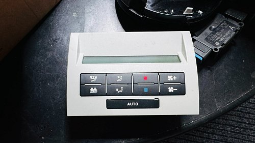 7H5907049F Y20 Panel ovládaní klimatizaceT5 2.5 TDI Multivan