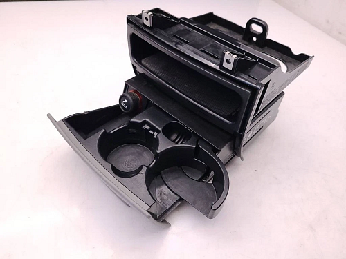 Držák na nápoje Volkswagen Crafter 2015 Držák na nápoje A9068100028  SPRINTERw906