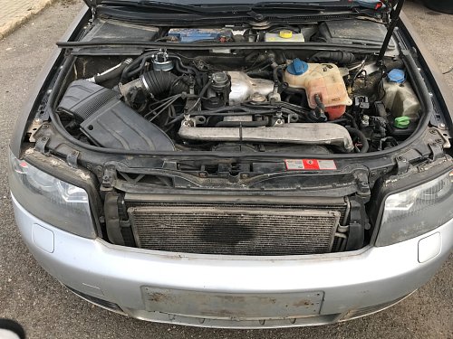 8E0 145 708 B hadice tlakova vpravo dole