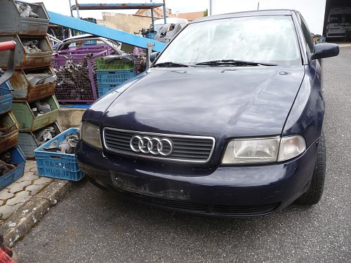 8D0 837 462    Spouštěč skla bez motorku vpravo