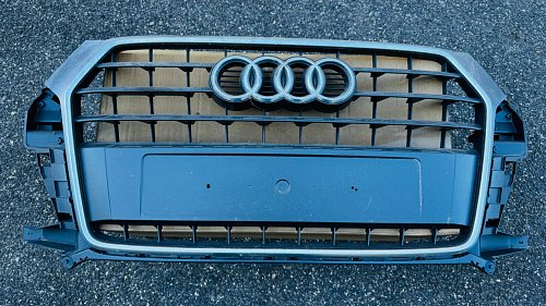 Audi Q3 8U rok výroby 2015 přední mřížka mřížka chladiče 8U0853653M 8U0853653P 8U0853653N