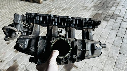 Sací potrubí pro benzín Audi A5 8T 8F 2013 06B133185M