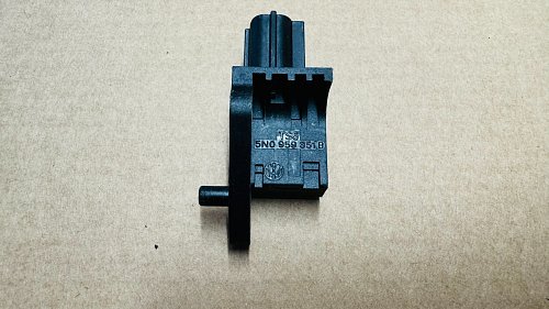 Snímač nárazu airbagu VW Passat 3C 5N0959351B Snímač bočního zrychlení