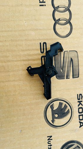 držák plast  PRO AUDI A6 4G C7 2010-2014 ZADNÍ SVĚTLO 4G9 945 096