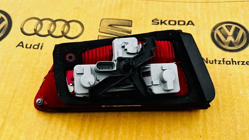 4G9 945 222 A  nosic zarovek PATICE  PRO AUDI A6 4G C7 2010-2014 ZADNÍ SVĚTLO pravé PZ  vnitřní víko kufr